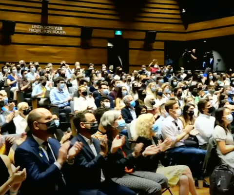 Photo of audience clapping during Zelenskyy